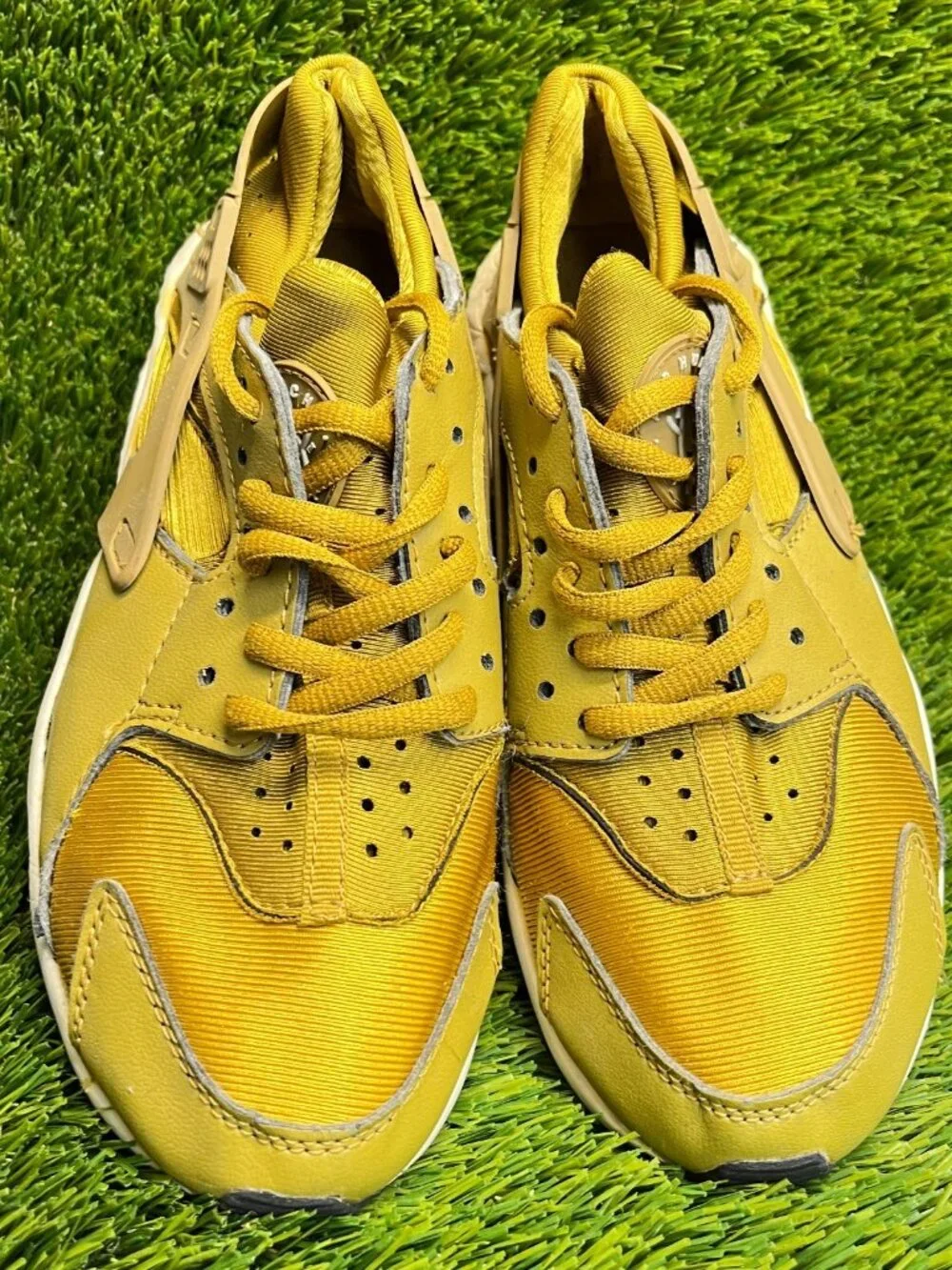 Nike Air Huarache Run Bronzine Womens Size 6 Gold White‎ Running Shoes Sneakers